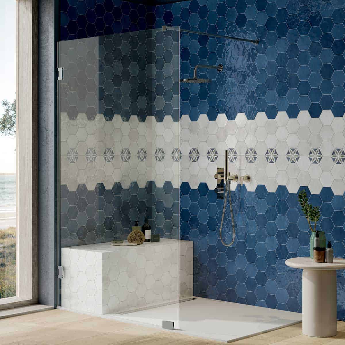 Content-LF_Small_Navy_White_Trend_bathroom